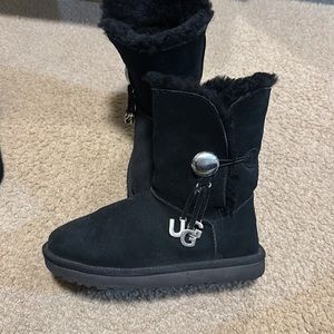 Ugg middle boots with Bailey button UGG charm